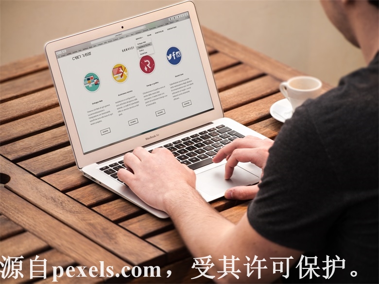 公司可以注册几个域名网站_云小二